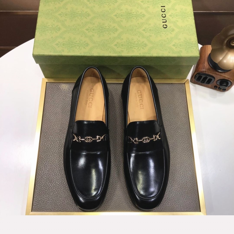 G*u*i leather shoes